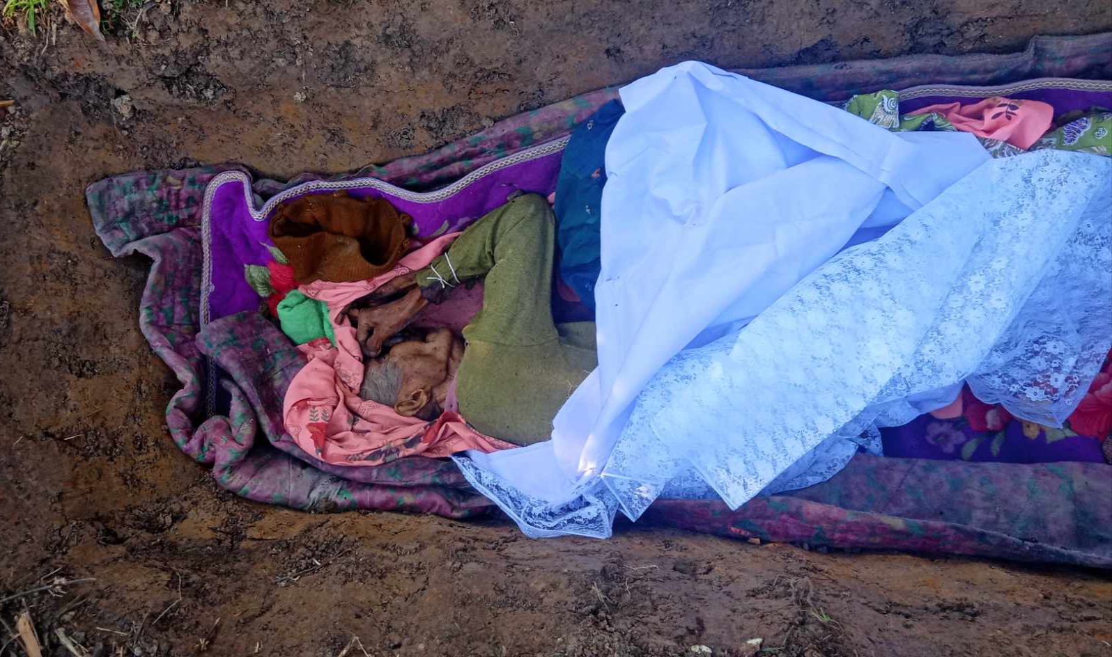 စစ်ကောင်စီ ပစ်ခိုက်လိုက်သည့် လက်နက်ကြီးကြောင့် အသက် ၉၆ နှစ်ရှိ ဒေါ်မရန်ကော့ လက်နက်ထိမှန်၍ သေဆုံးရခြင်း